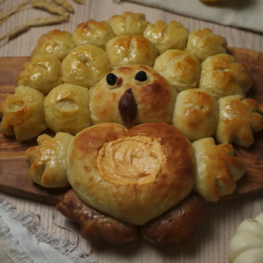 pull apart turkey bread as holiday centerpiece