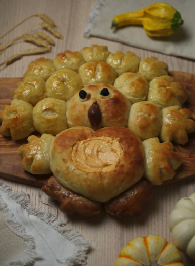 pull apart turkey bread as holiday centerpiece