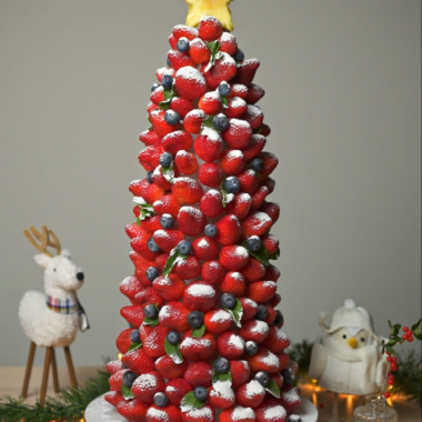 fruit christmas tree dusted in powdered sugar