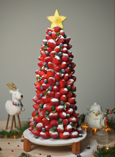 fruit christmas tree dusted in powdered sugar